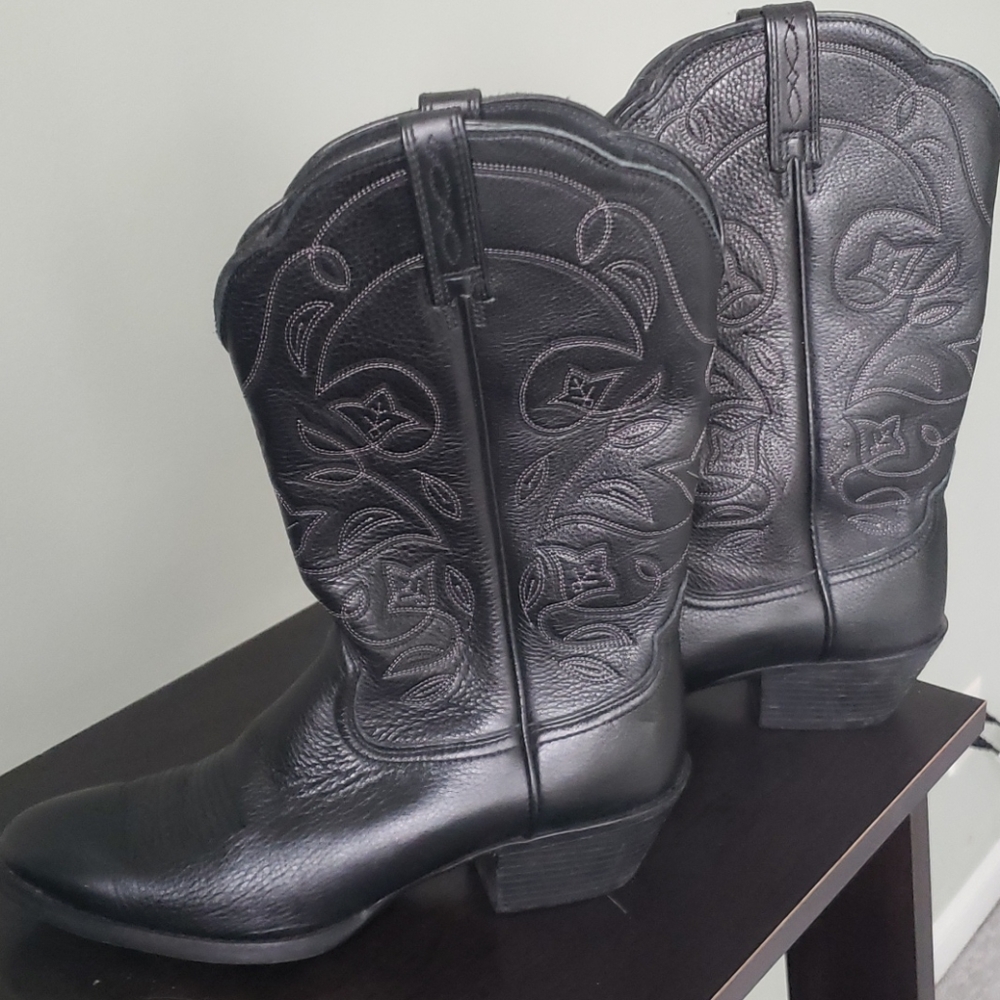 Black Ariat womens cowboy boots size 7.5
